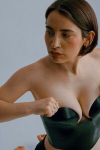 تكبير الثدي لدى المشاهير و اسراره