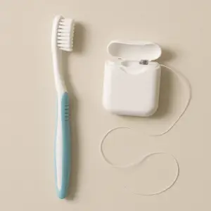 كم مرة يجب أن تفرشي أسنانك وتستخدمي الخيط؟